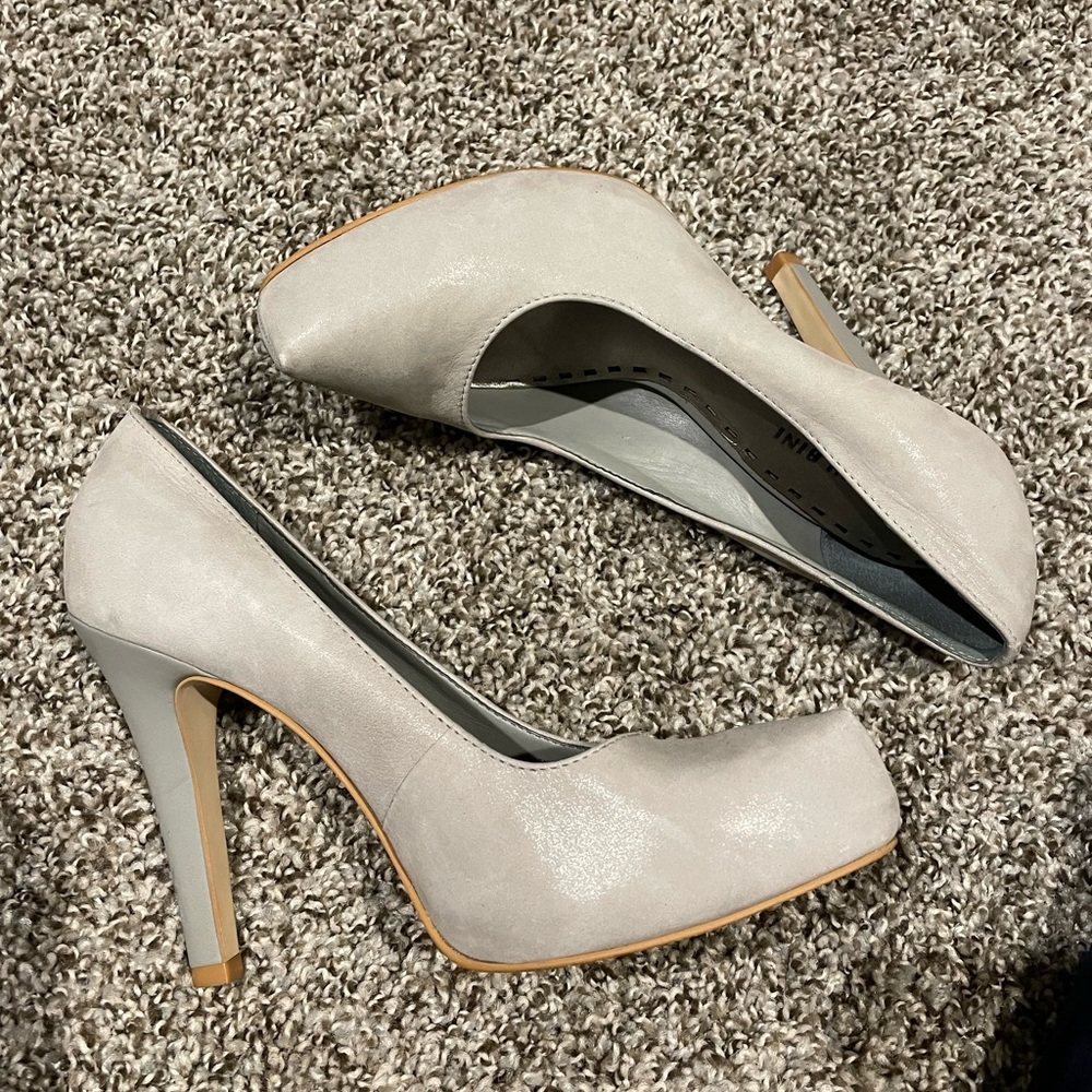 Gianni Bini Grey Heels